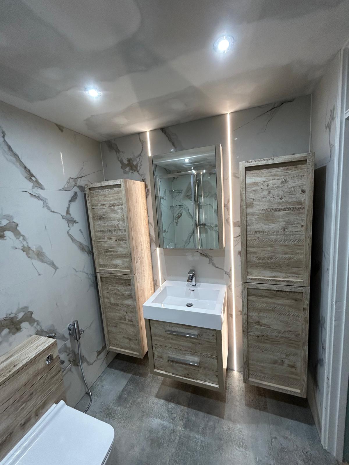 Vertical bathroom lighting view